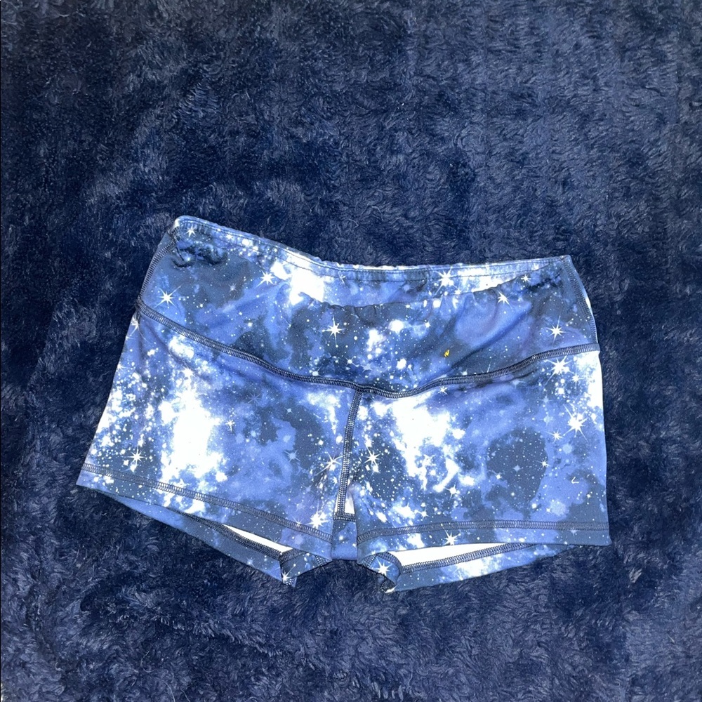 Beautiful Fleo shorts. Size medium, smoke free home. 2.5 inseam.